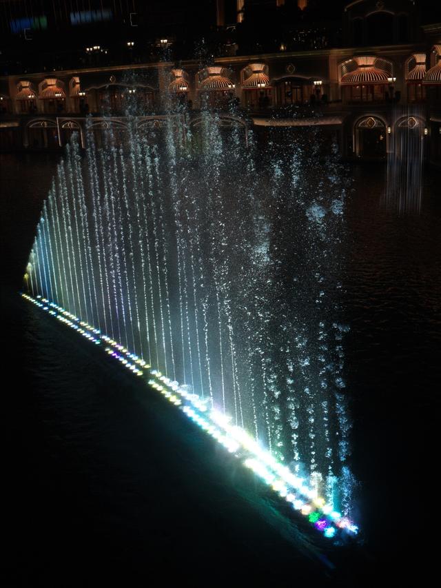 Took a free cable car to see the musical fountains